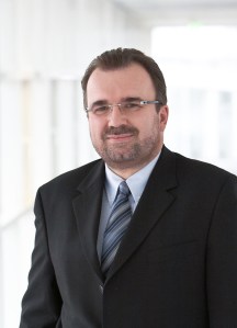 It is a problem that China has not standardized charging station plugs, but Siemens Industrial Sector CEO Siegfried Russwurm says the future is wireless.